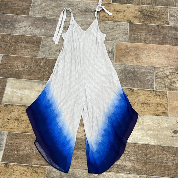 Sam and Jess Blue Gray Romper Flowy Leg Size Medium M Rayon - Picture 1 of 11